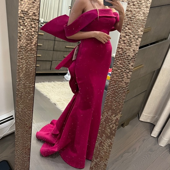 Pink Designer Evening gown with pearl bow train - Picture 4 of 4